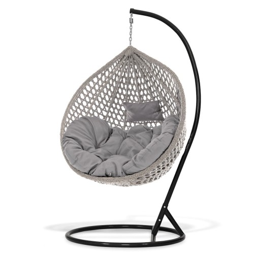 Fotel charakteryzuje się owalnym kształtem kokonu, wykonanym z wytrzymałego technorattanu w kolorze szarym. Ażurowa plecionka nadaje mu lekkości i estetycznego wyglądu.