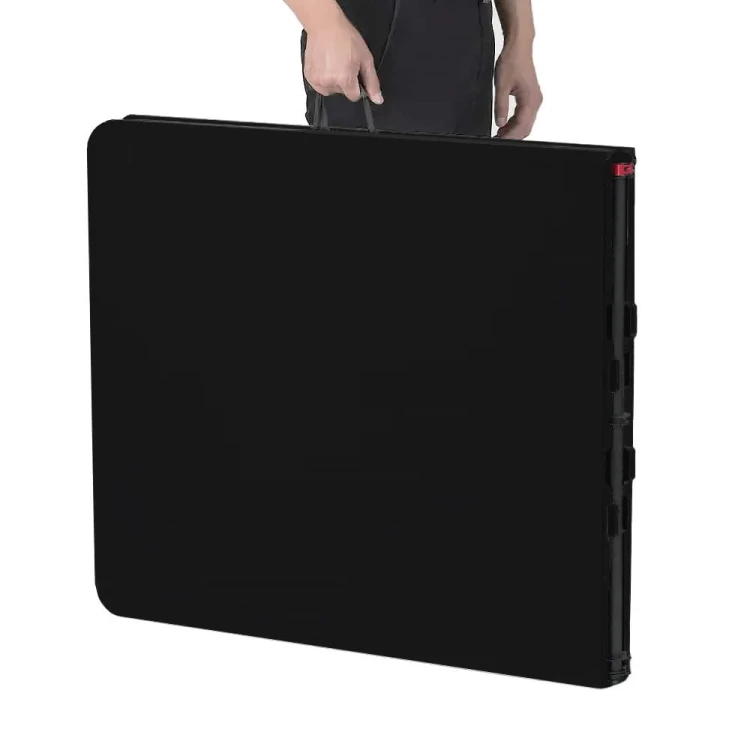 Wymiary stołu (złożonego - walizki): długość 90cm, szerokość 70cm, grubość 8cm.