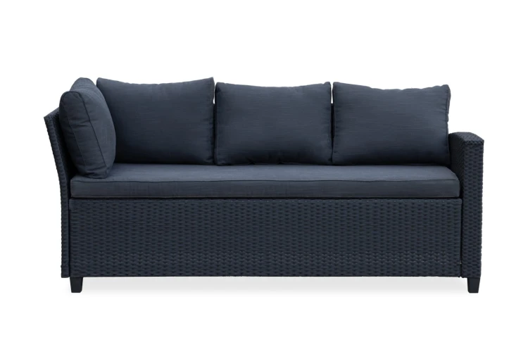 Sofa z czarnego technorattanu z szarymi poduszkami - ujęcie nr 1