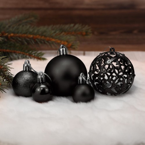 W skład zestawu wchodzą:    32 bombki w rozmiarze 6cm  36 bombek w rozmiarze 4cm  32 bombki w rozmiarze 3cm  1 gwiazda