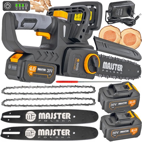 Zestaw pilarki łańcuchowej z silnikiem bezszczotkowym. Pilarka łańcuchowa z akumulatorem 4.0 Ah 20V. Dwa dodatkowe akumulatory 4.0 Ah 20V. Ładowarka sieciowa. Dwie prowadnice. Dwa łańcuchy. Osłona na prowadnicę. Narzędzie do regulacji/montażu.