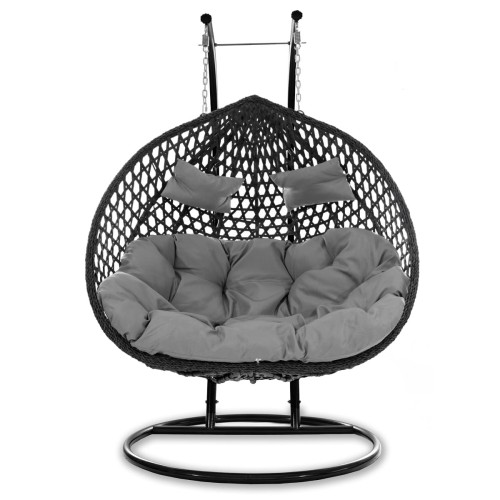 Fotel składa się z obszernego kosza w kształcie kokonu, wykonanego z technorattanu, zawieszonego na stabilnym metalowym stelażu z podstawą.