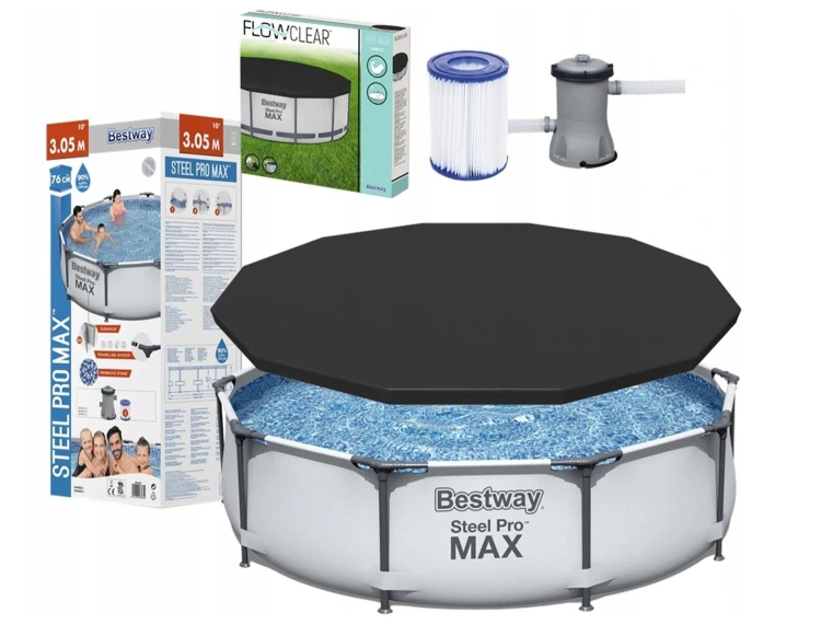 Szary basen stelażowy wypełniony wodą, zabezpieczony pokrywą basenową, Pompa i filtr oraz ich opakowania.