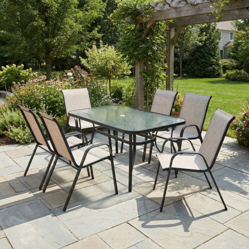 Zestaw czarno-beżowych mebli ogrodowych Bistro. Stół i 6 krzeseł w ogrodzie - ujęcie nr 1