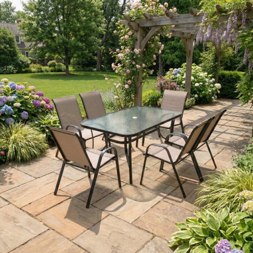 Zestaw czarno-brązowych mebli ogrodowych Bistro. Stół i 6 krzeseł w ogrodzie - ujęcie nr 1