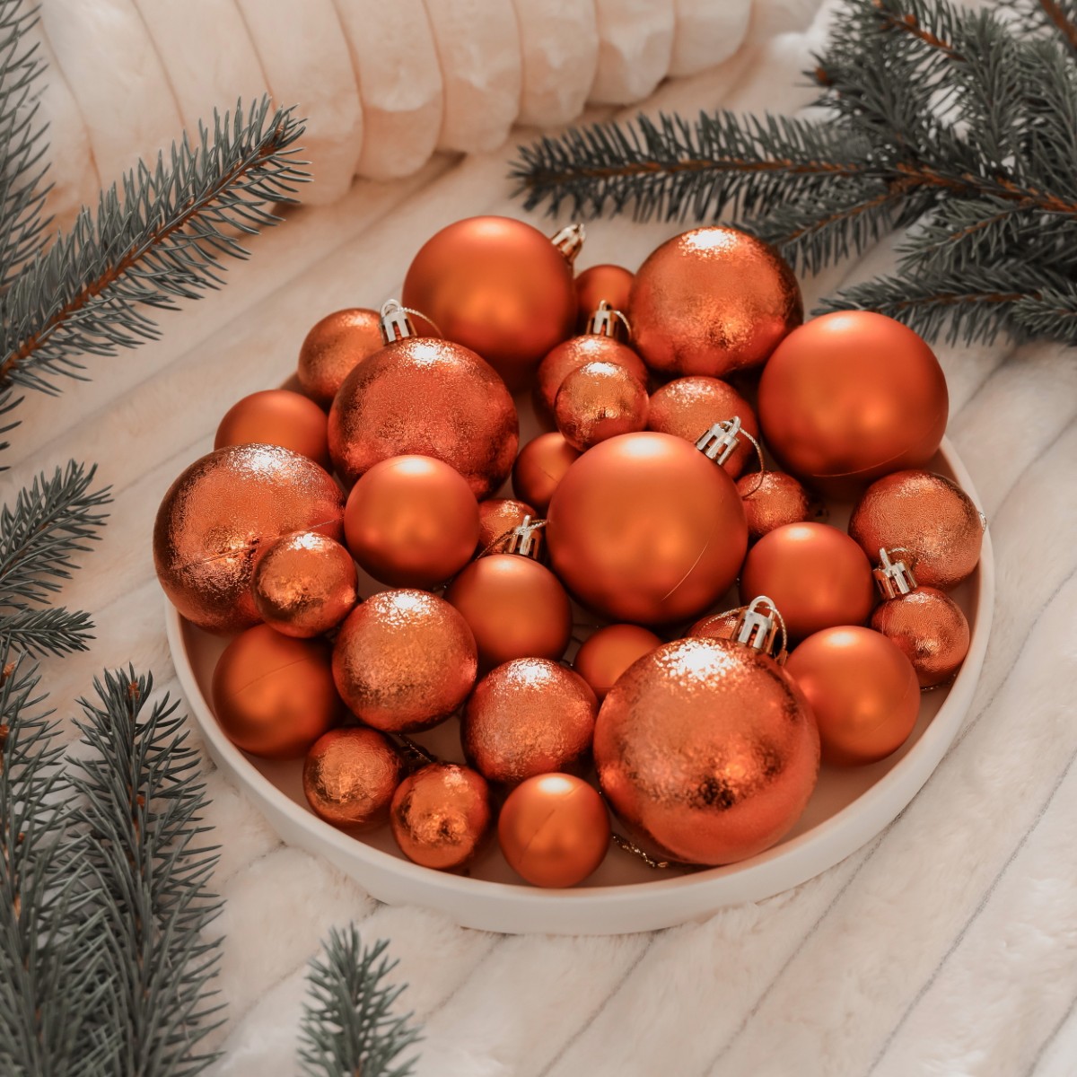 Dzięki naszym ozdobom choinkowym możesz:    Tworzyć wyjątkowe i niepowtarzalne kompozycje na choince.  Dekorować stół i parapety, tworząc piękne aranżacje.  Stworzyć urocze stroiki na drzwi i ozdoby na ościeżnice.