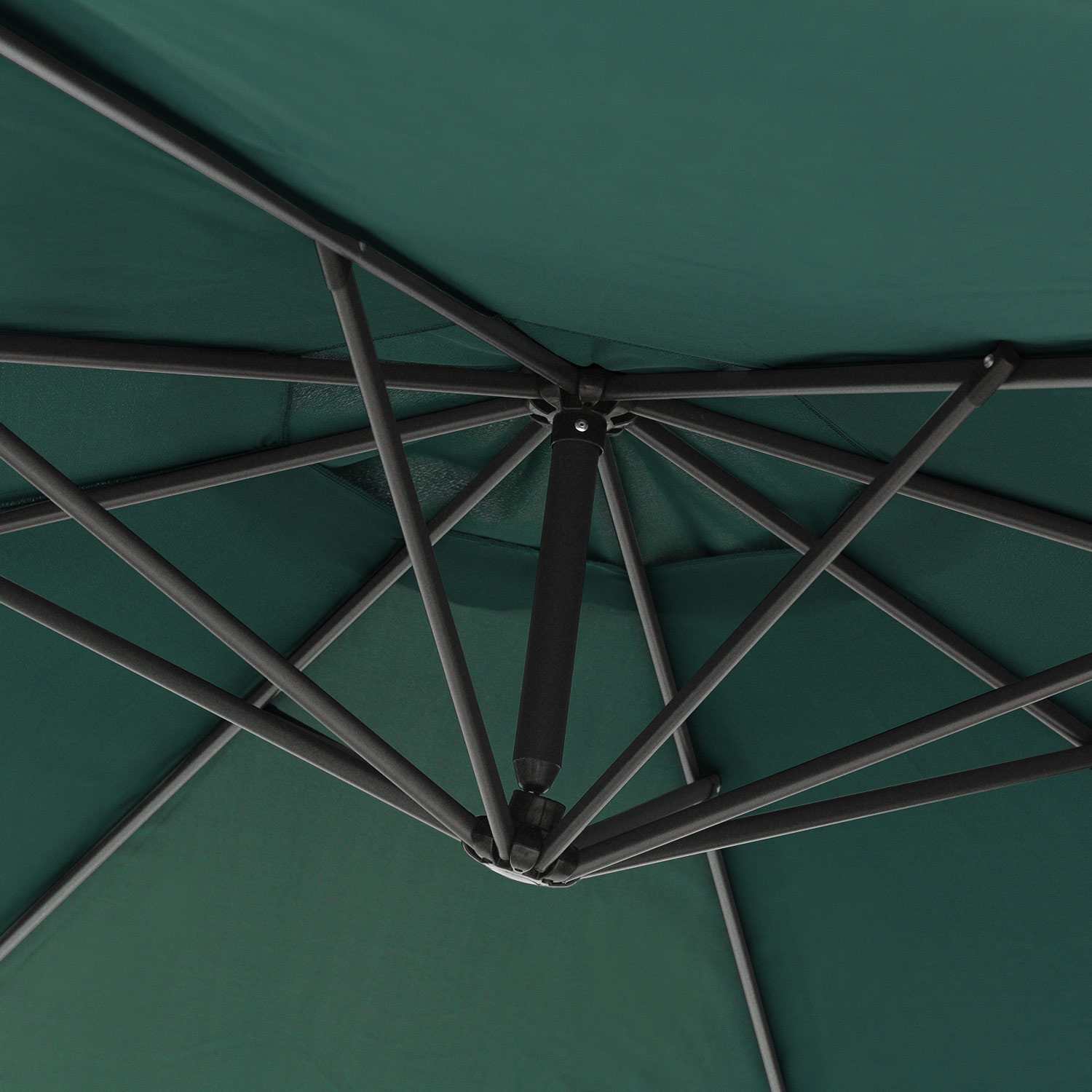 Piasta służąca jako punkt połączenia dla ramion parasola, które rozciągają tkaninę czaszy.