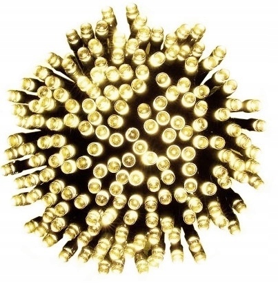 Lampki emitujące jasne, ciepłe światło, tworząc efektowną, świetlistą kulę.